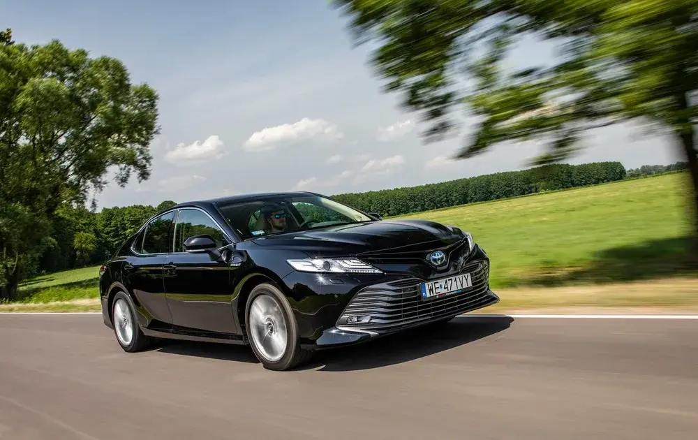 Ile pali Toyota Camry Hybrid? Sprawdź prawdziwe zużycie w trasie