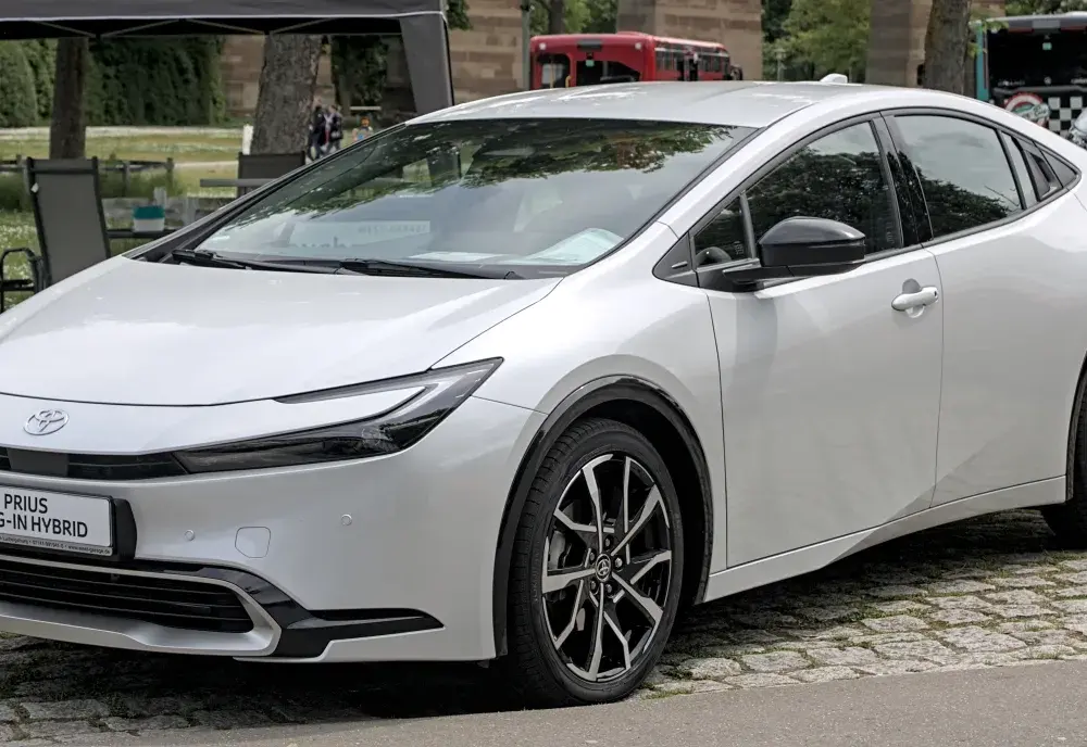Prius co to znaczy? Odkryj etymologię i znaczenie ekologiczne modelu