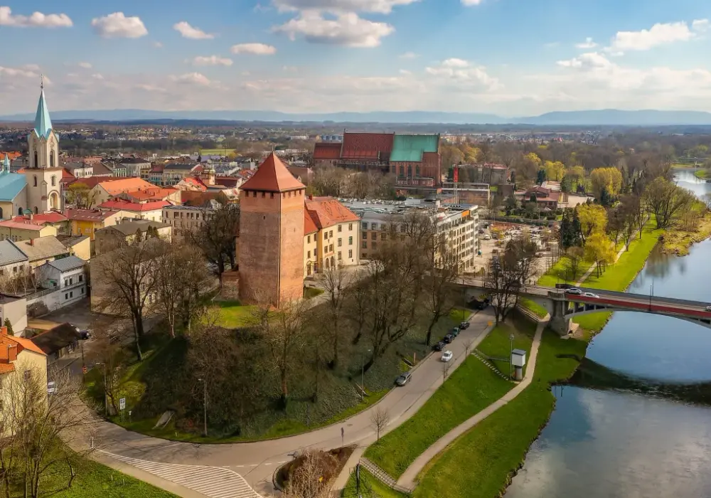 Muzeum Zamek w Oświęcimiu: Historia, wystawy i praktyczne informacje