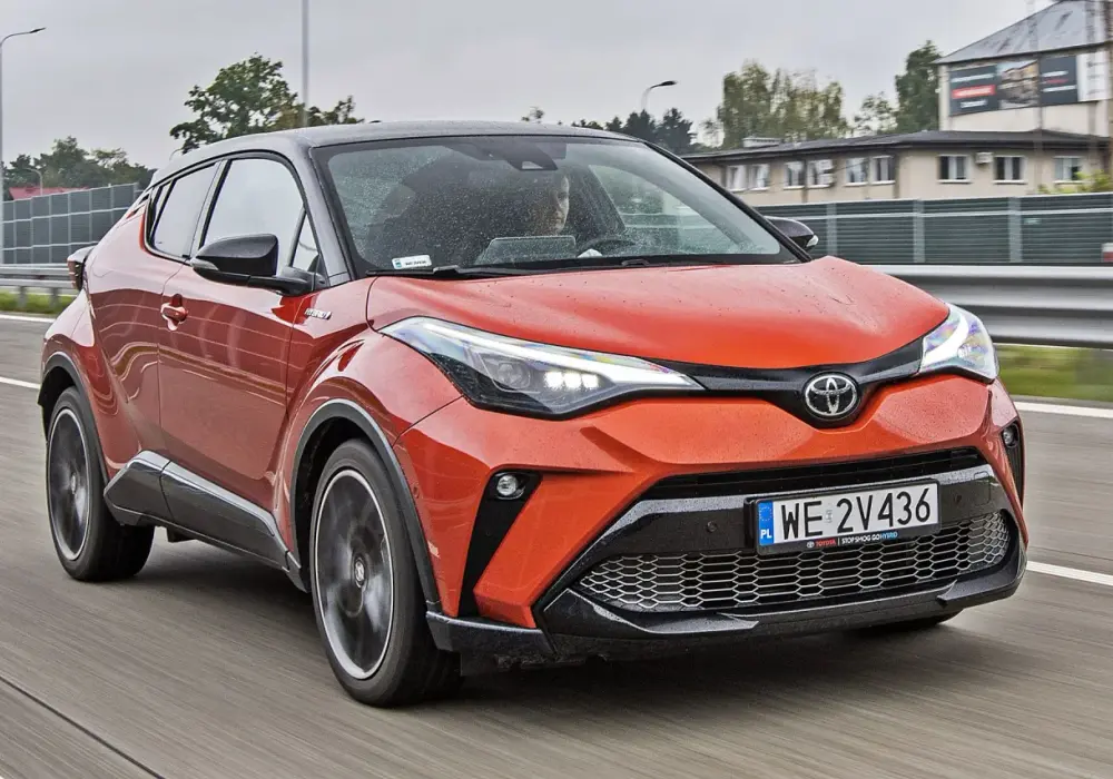 Ile kosztuje nowa Toyota C-HR hybrid? Ceny i warianty do porównania