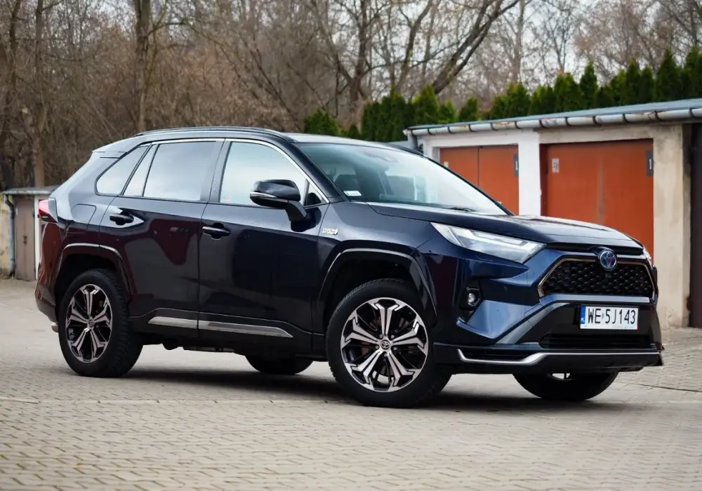 Ile pali Toyota RAV4 Hybrid? Prawdziwe dane o spalaniu i efektywności
