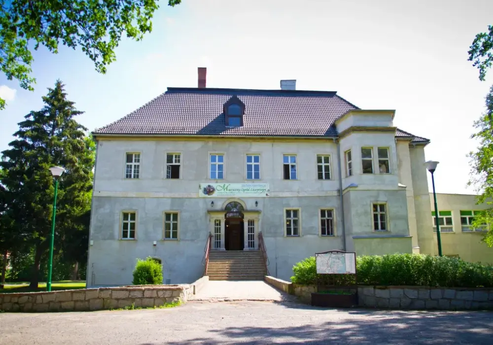 Pałac w Bukowcu: Historia, architektura i tajemnice tego miejsca