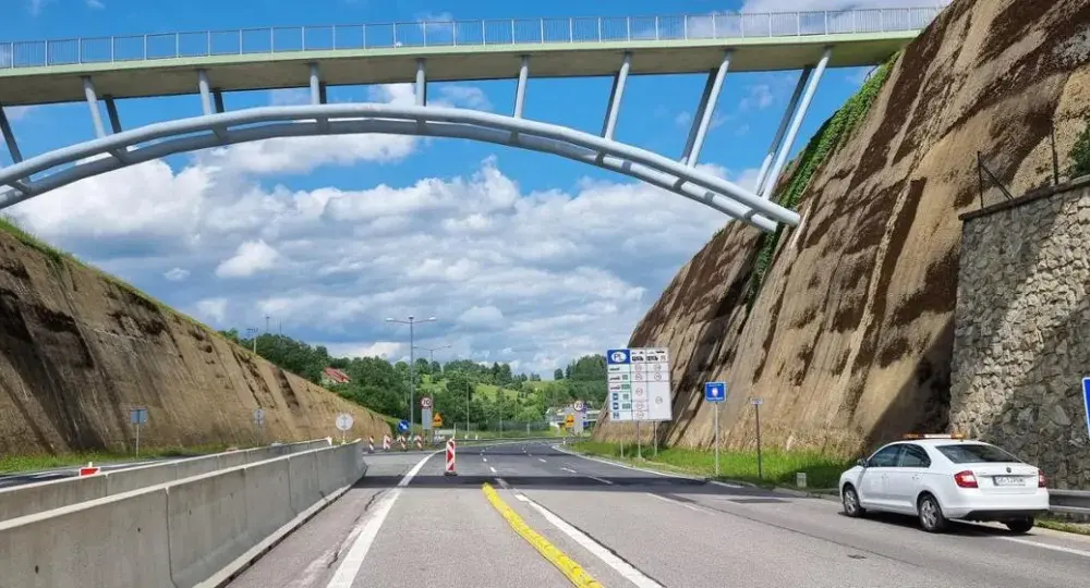Ile jechać na autostradzie? Poznaj zasady i uniknij mandatów