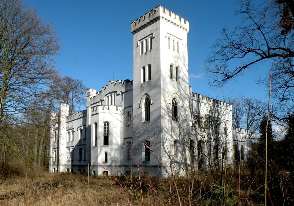 Pałac w Łączanach: Historia, architektura i tajemnice tego miejsca