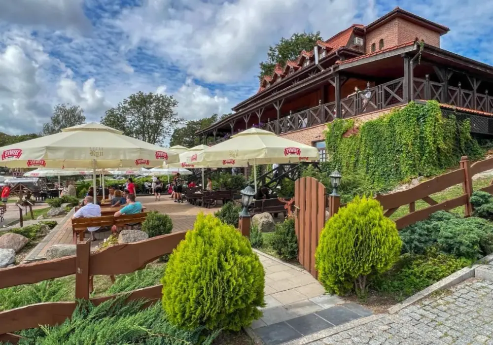 Gdzie zjeść w Węgorzewie? Najlepsze restauracje i smaki na Mazurach