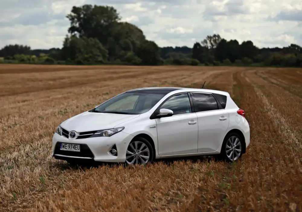 Ile pali Toyota Auris Hybrid? Sprawdź spalanie w różnych warunkach