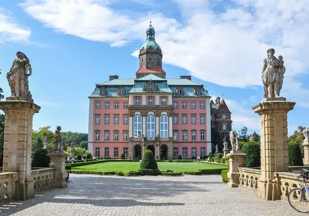 Zamek Książ w Wałbrzychu: historia, zwiedzanie, atrakcje i praktyczne wskazówki