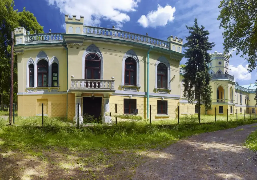 Pałac w Kłobucku: historia, tajemnice i praktyczne informacje dla zwiedzających
