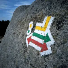 Znaczenie kolorów szlaków: co oznaczają i jak je interpretować?