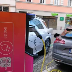 Na ile km starcza bateria w samochodzie elektrycznym? Sprawdź, czy wystarczy na codzienne trasy