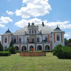 Pałac w Czyżowie Szlacheckim: Historia, architektura i wyjątkowe wydarzenia