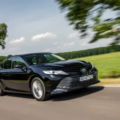 Ile pali Toyota Camry Hybrid? Sprawdź prawdziwe zużycie w trasie
