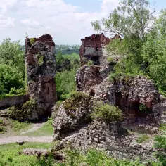 Zamek Tenczyn w Rudnie: Historia, ruiny i tajemnice, które zaskakują