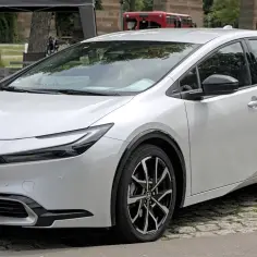 Prius co to znaczy? Odkryj etymologię i znaczenie ekologiczne modelu