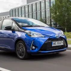 Toyota Yaris Hybrid czy warto? Odkryj ukryte koszty i zalety