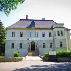Pałac w Bukowcu: Historia, architektura i tajemnice tego miejsca