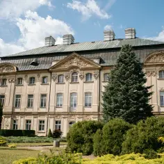 Pałac w ciążeniu: odkryj jego fascynującą historię i architekturę