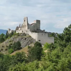 Zamek w Čachticach: mroczna historia Elżbiety Batory i tajemnice ruin