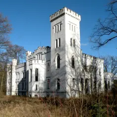 Pałac w Łączanach: Historia, architektura i tajemnice tego miejsca