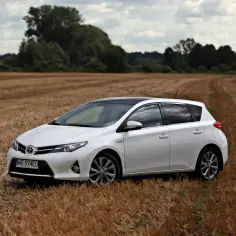 Ile pali Toyota Auris Hybrid? Sprawdź spalanie w różnych warunkach