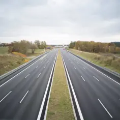 Dlaczego autostrady są płatne? Odkryj ukryte powody i koszty
