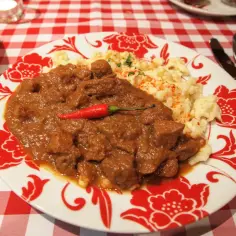 Co zjeść w Budapeszcie: Odkryj najlepsze węgierskie smaki i restauracje