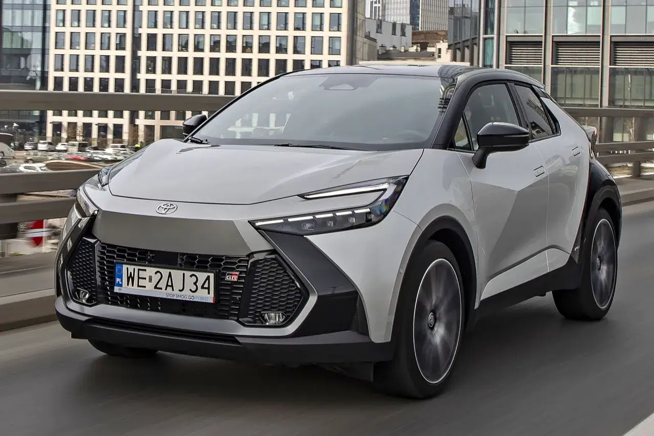 Zdjęcie Ile kosztuje nowa Toyota C-HR hybrid? Ceny i warianty do porównania