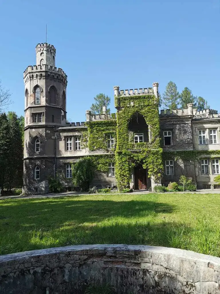 Zdjęcie Pałac w Bulowicach: historia, architektura i tajemnice, które zaskakują
