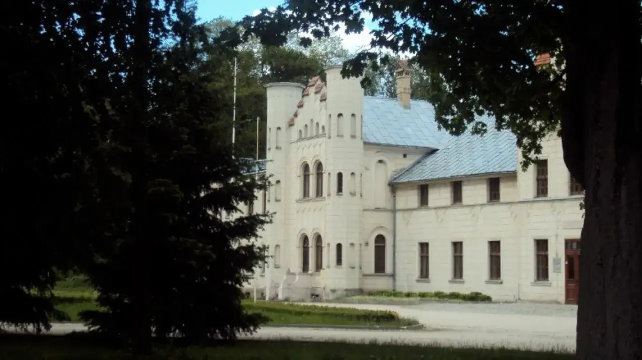 Zdjęcie Pałac w Margoninie: historia, zwiedzanie i tajemnice zabytkowej architektury