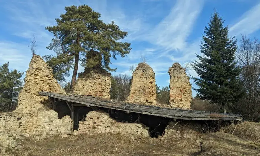 Zdjęcie Ruiny zamku górnego w Rożnowie historia, stan obecny i zwiedzanie