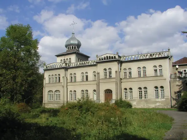 Pałac w Osieku: historia, zwiedzanie i tajemnice zabytkowej architektury