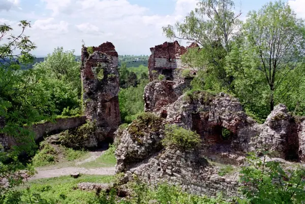 Zamek Tenczyn w Rudnie: Historia, ruiny i tajemnice, które zaskakują