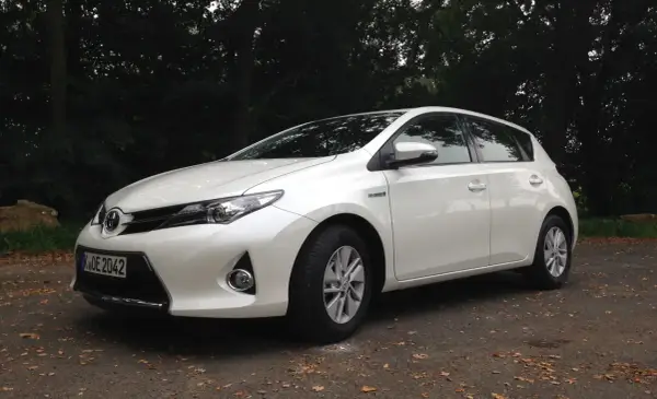 Jak odpalić toyota auris hybrid? Rozwiązania dla problemów z uruchomieniem