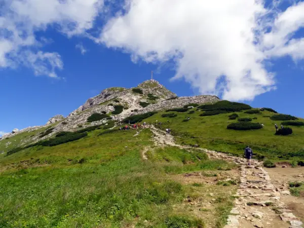Ile kilometrów ma szlak na Giewont? Sprawdź różne trasy i ich długości