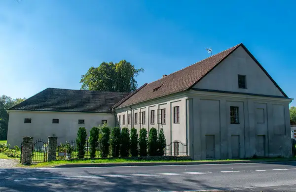 Zamek w Dzięgielowie: odkryj fascynującą historię i atrakcje turystyczne