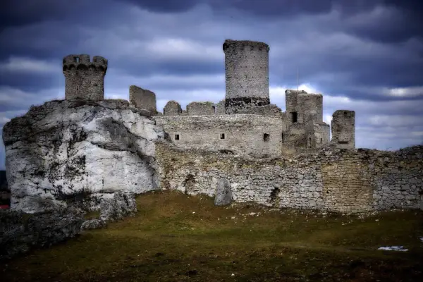 Zamek w Ogrodzieńcu: historia, zwiedzanie, ceny biletów i atrakcje w okolicy