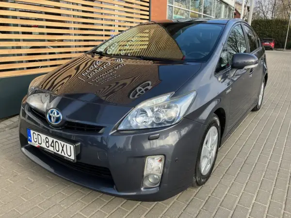 Używana Toyota Prius – czy warto inwestować w ten model?